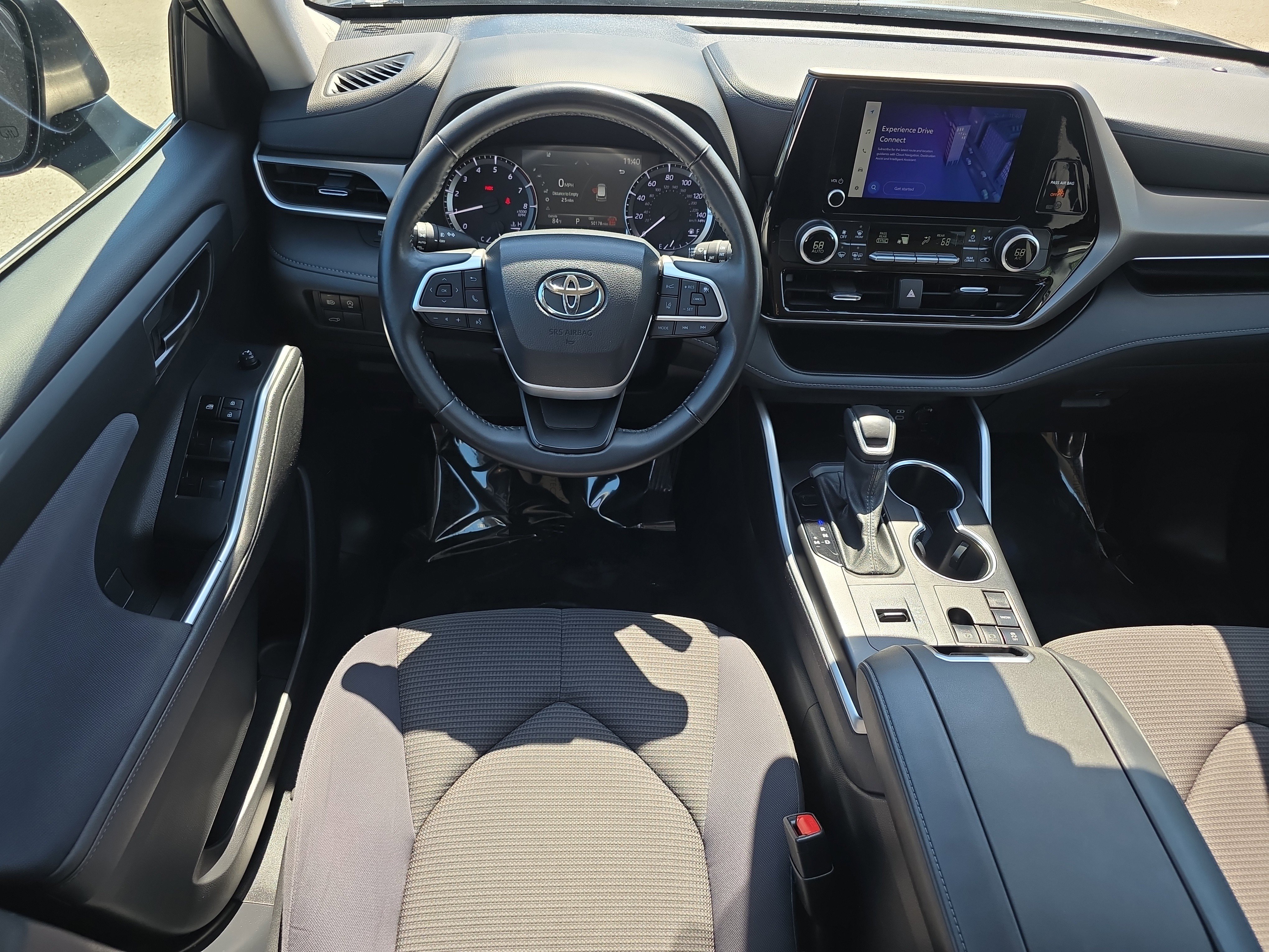 Used 2024 Toyota Highlander LE FWD image 20