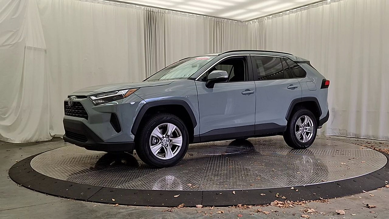 Certified 2022 Toyota RAV4 XLE image 3