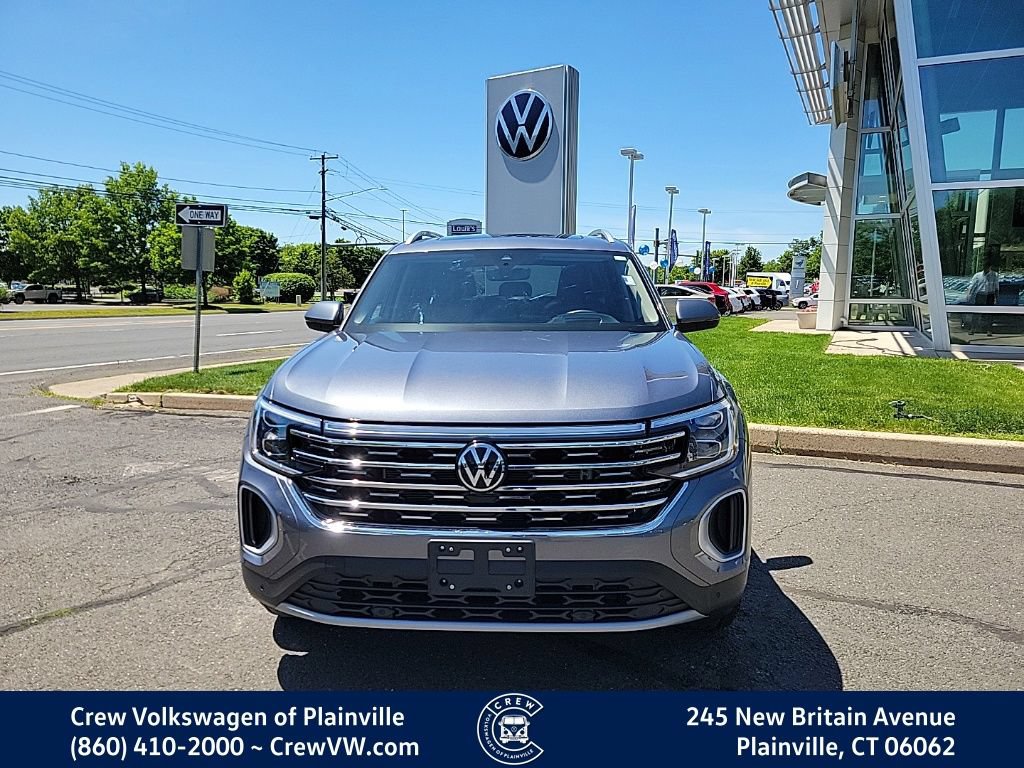 Used 2024 Volkswagen Atlas SEL AWD/4WD image 2