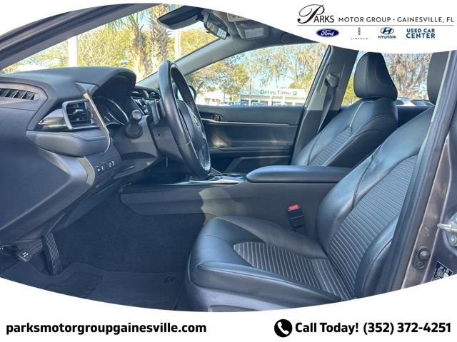 Used 2020 Toyota Camry SE FWD image 11