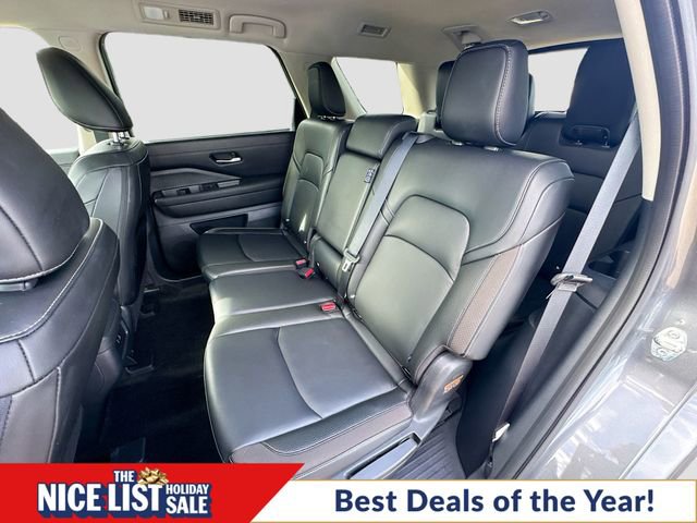 Used 2024 Nissan Pathfinder SL w/ Black Appearance Package image 24