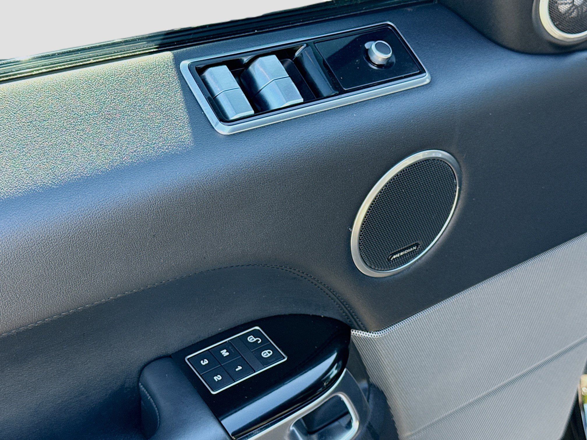 Used 2019 Land Rover Range Rover Sport HSE image 23