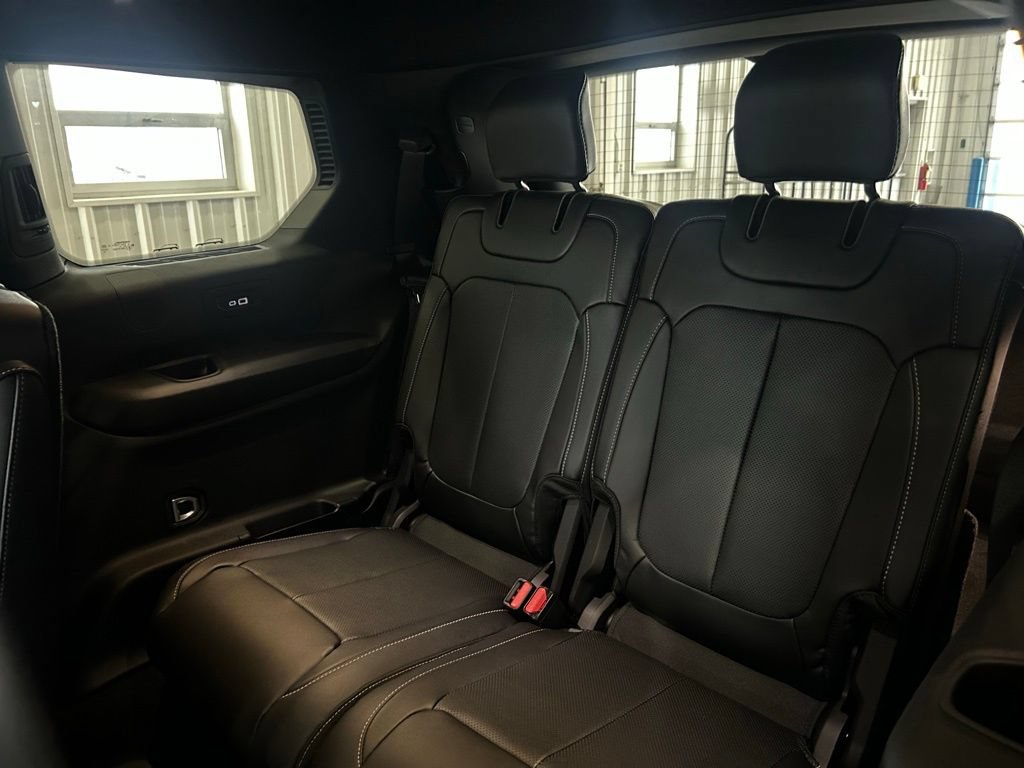 New 2025 Jeep Grand Cherokee L Limited w/ Luxury Tech Group II RWD image 12