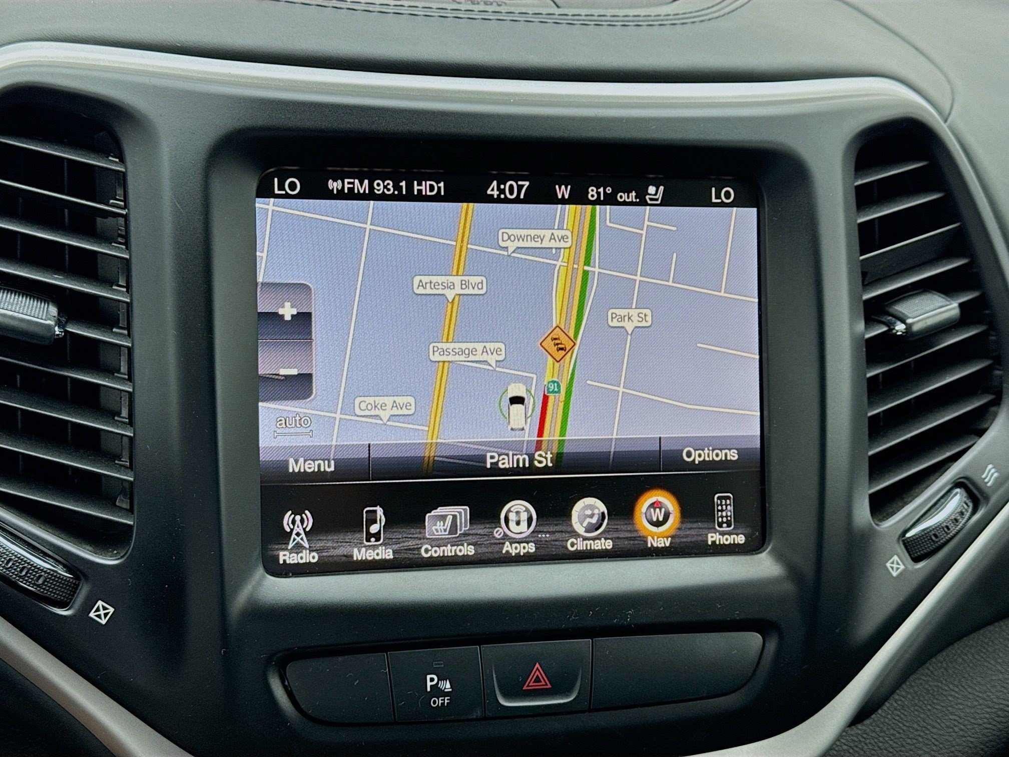 Used 2017 Jeep Cherokee Overland AWD/4WD image 9