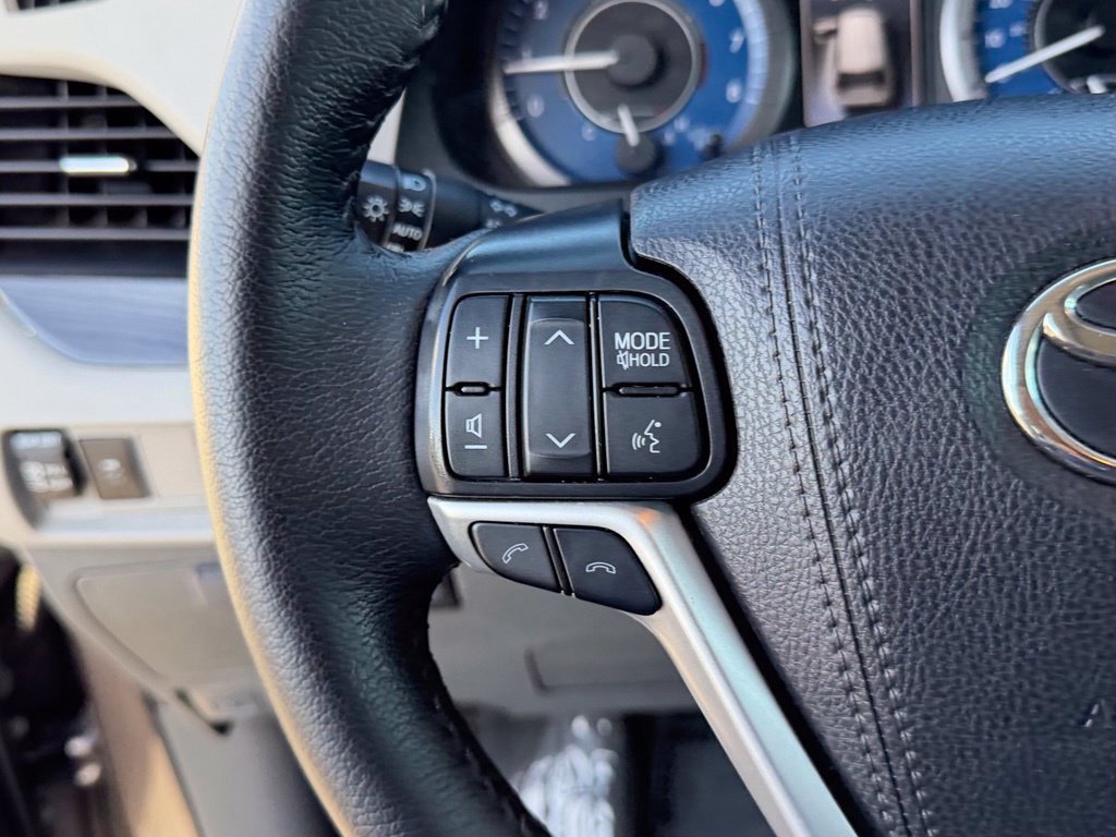 Used 2020 Toyota Sienna XLE FWD image 22