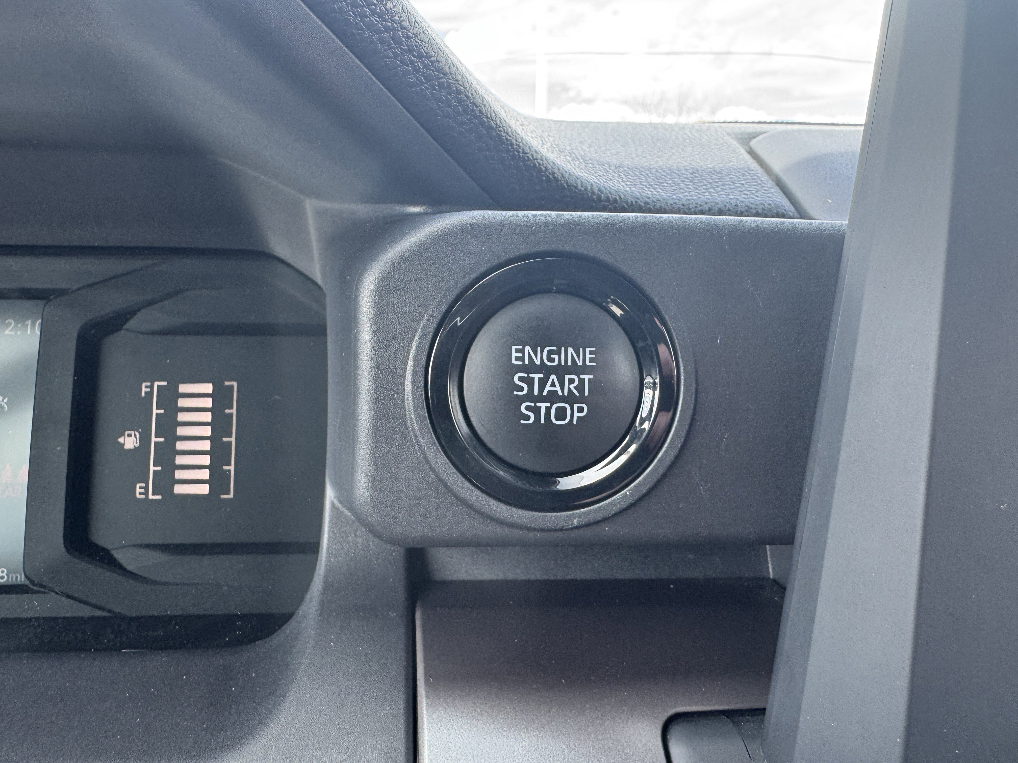 Certified 2025 Toyota Tacoma SR5 AWD/4WD image 31