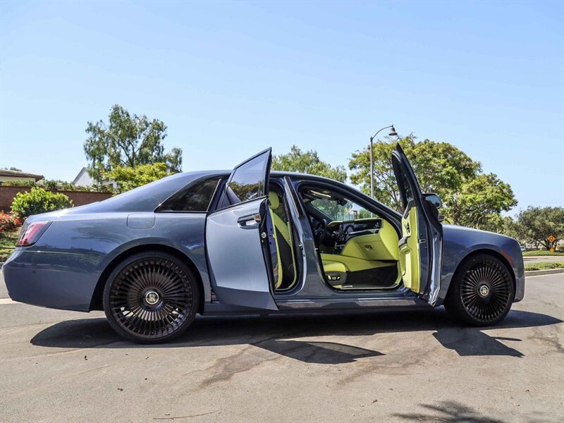 Used 2024 Rolls-Royce Ghost Black Badge AWD/4WD image 24