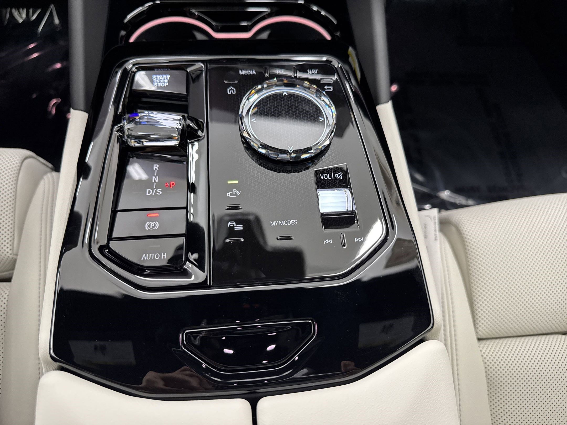 New 2026 BMW 550e xDrive w/ Executive Package image 17