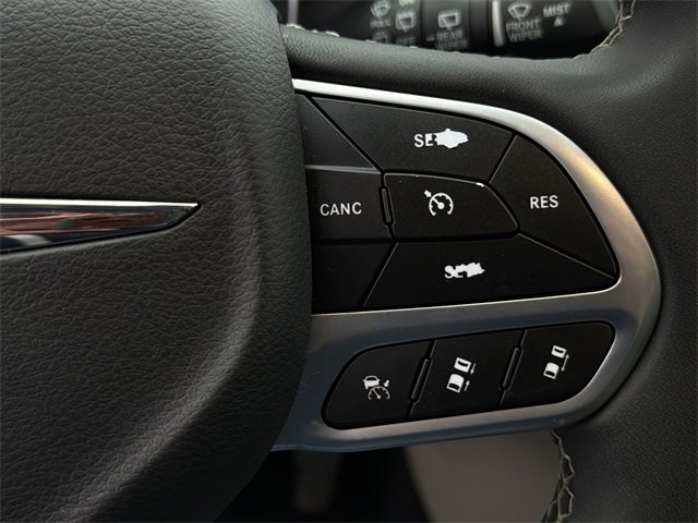 Used 2024 Chrysler Pacifica Touring-L image 29