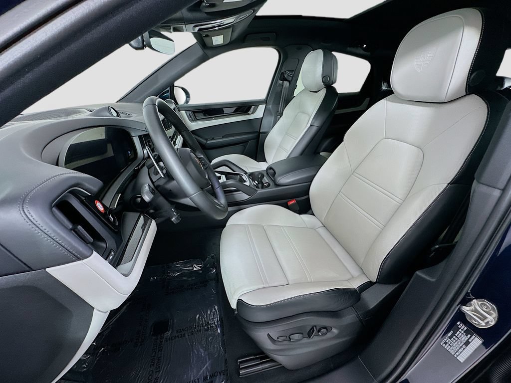 Used 2025 Porsche Cayenne S AWD/4WD image 5