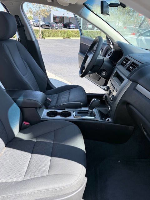 Used 2011 Ford Fusion SE FWD image 14
