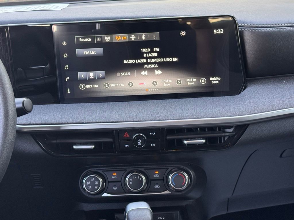 Certified 2025 Nissan Kicks SV FWD image 19