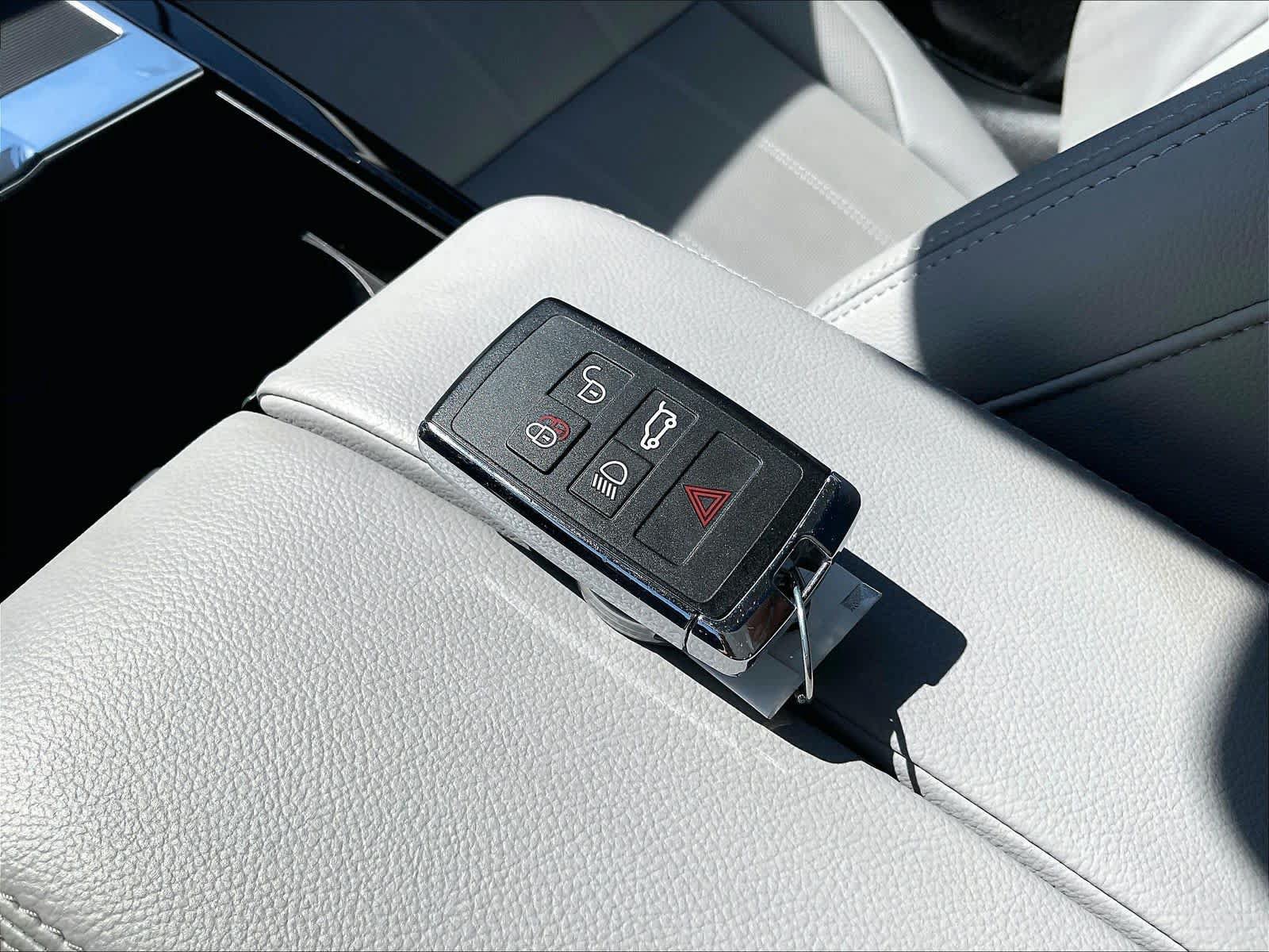 Used 2023 Land Rover Range Rover Evoque SE AWD/4WD image 15