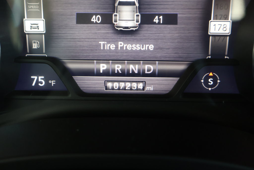Used 2019 RAM 1500 Laramie AWD/4WD image 3