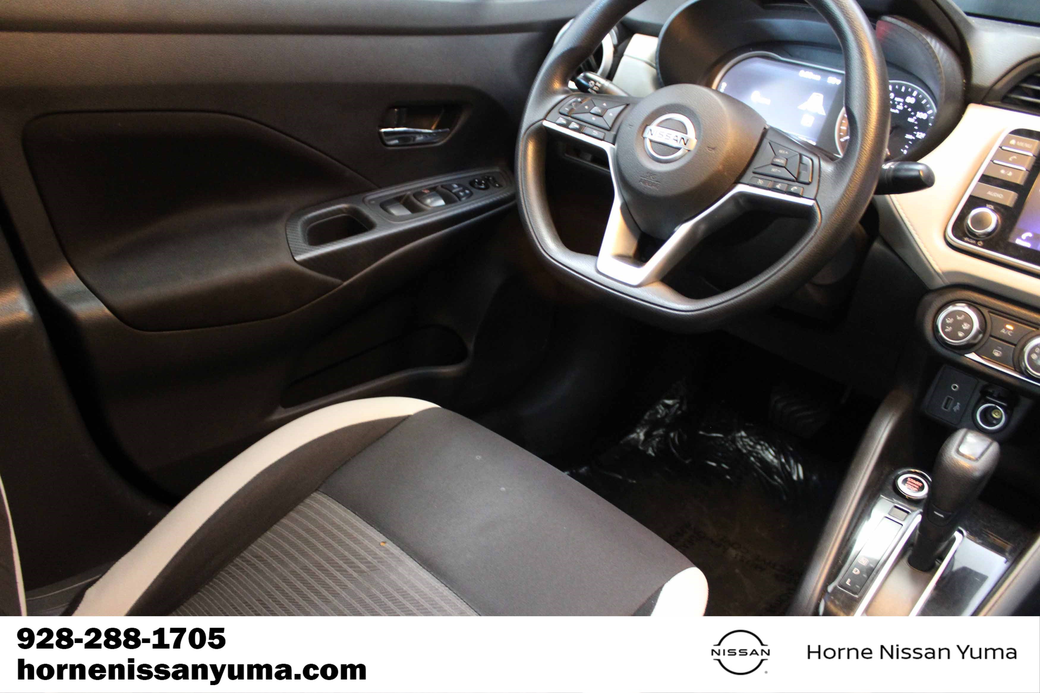 Used 2022 Nissan Versa SV FWD image 6
