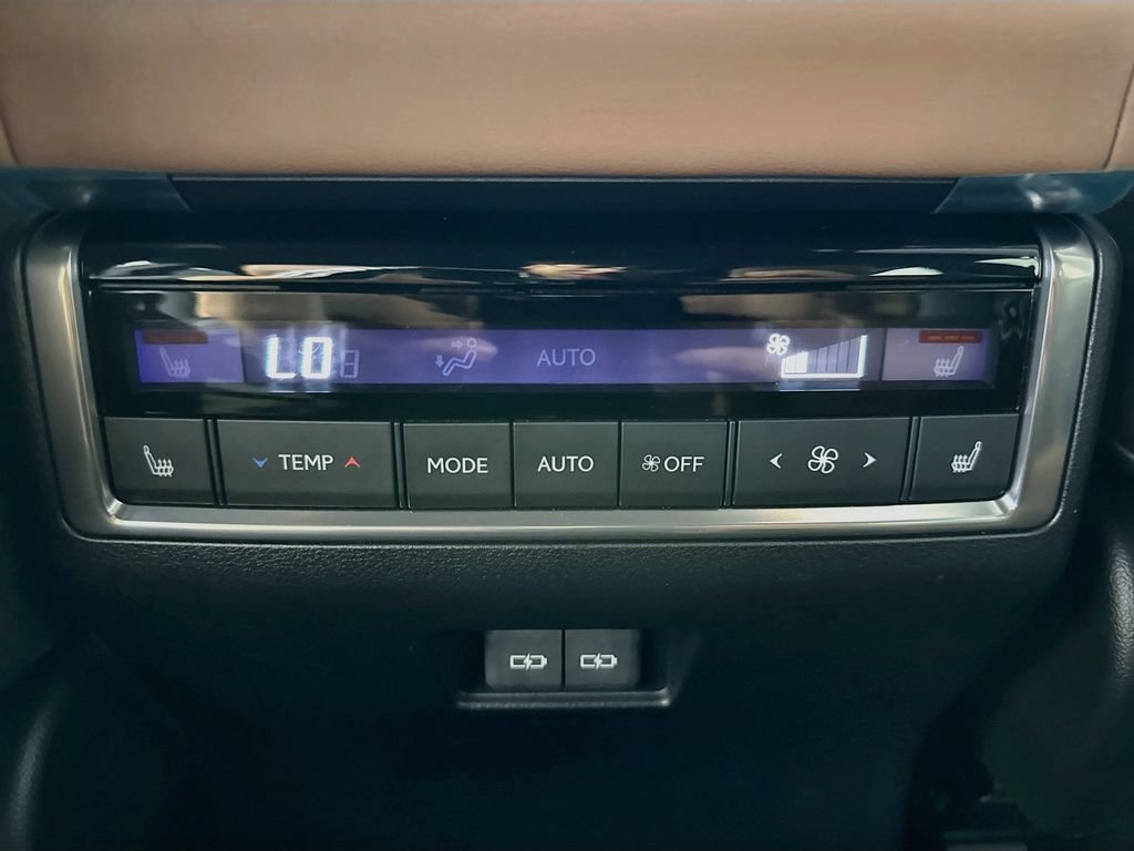 Used 2024 Lexus GX 550 w/ Accessory Package (Z1) AWD/4WD image 33