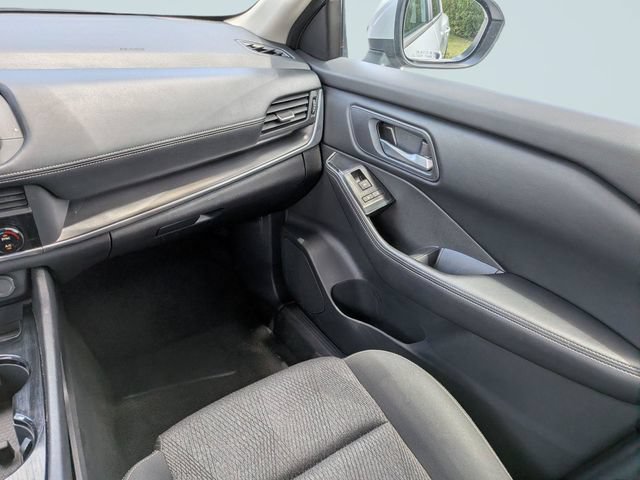 Used 2024 Nissan Rogue SV AWD/4WD image 16