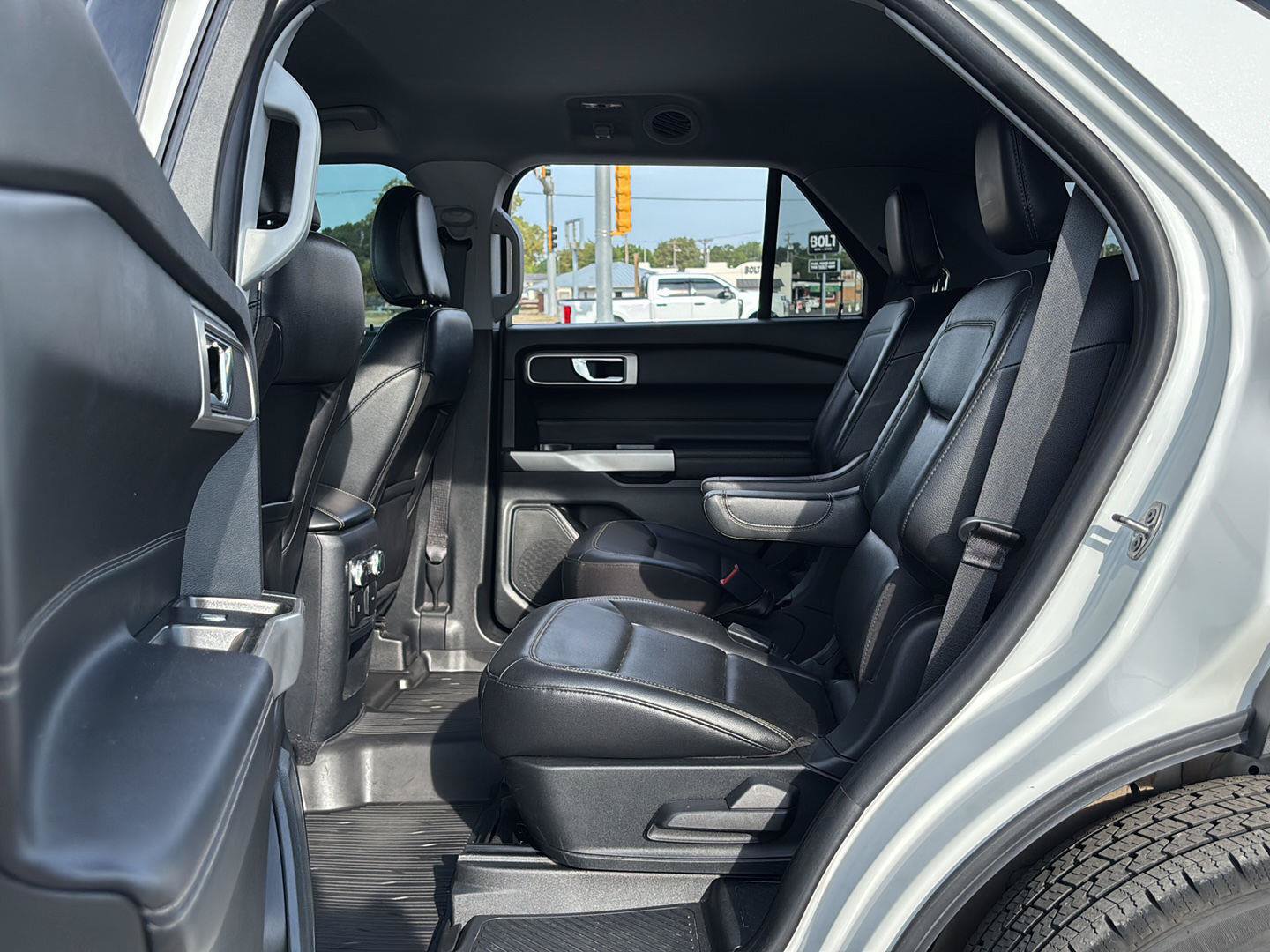 Used 2021 Ford Explorer XLT w/ Equipment Group 202A AWD/4WD image 68