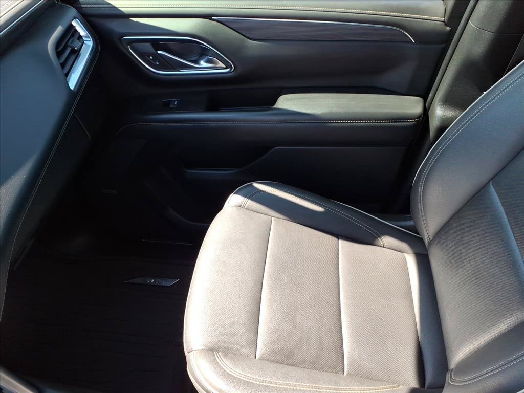 Used 2023 GMC Yukon XL SLT AWD/4WD image 34