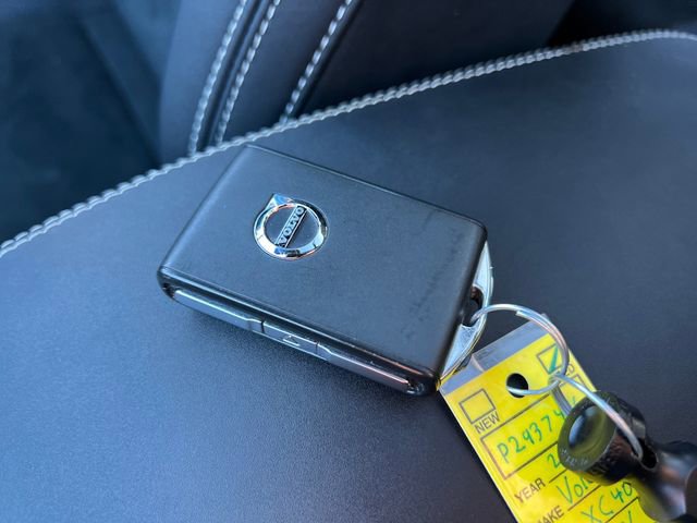 Used 2023 Volvo XC40 Recharge Ultimate image 33