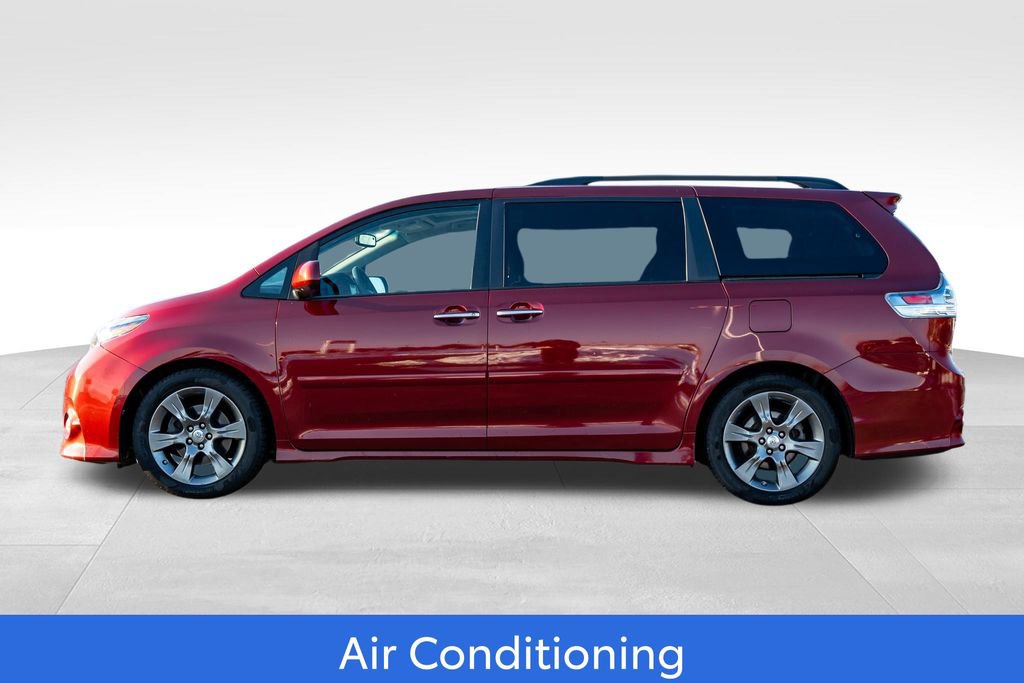 Used 2016 Toyota Sienna SE Premium image 4