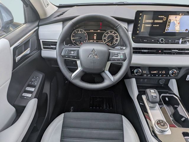 New 2026 Mitsubishi Outlander SE image 18