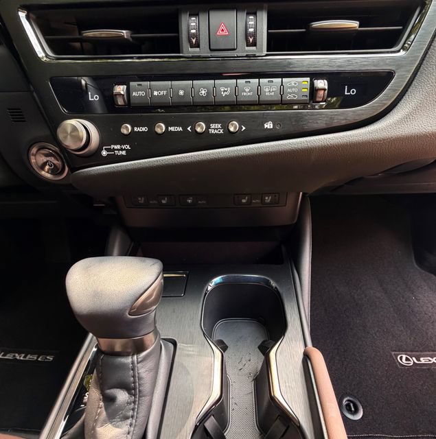 Certified 2025 Lexus ES 300h w/ Premium Package FWD image 27