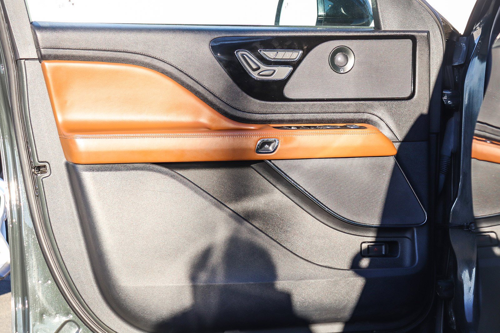 Used 2022 Lincoln Aviator Reserve w/ Elements Package Plus image 20