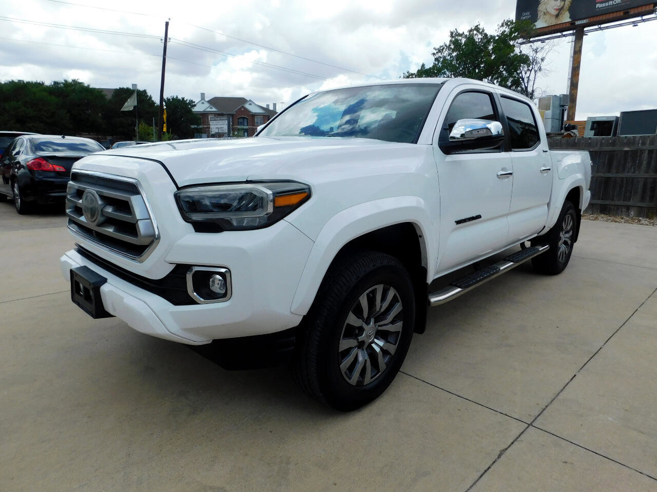 Used 2020 Toyota Tacoma Limited image 3