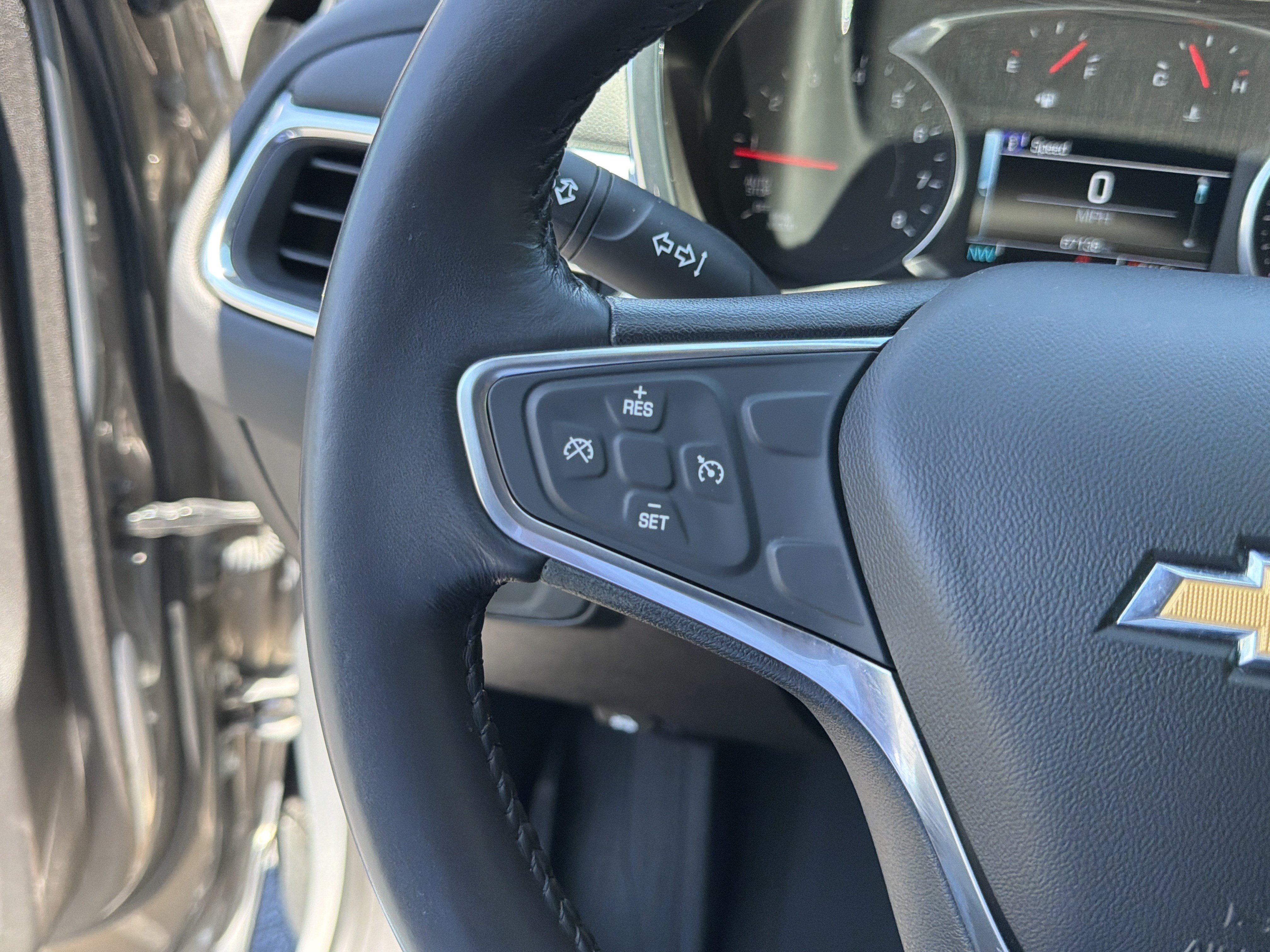 Used 2018 Chevrolet Equinox LT FWD image 25