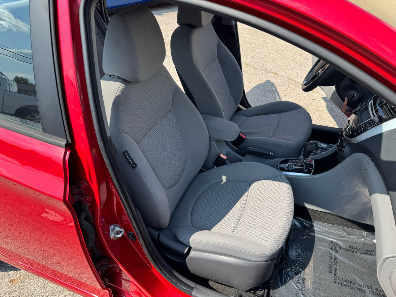 Used 2013 Hyundai Accent GLS w/ Premium Pkg image 17