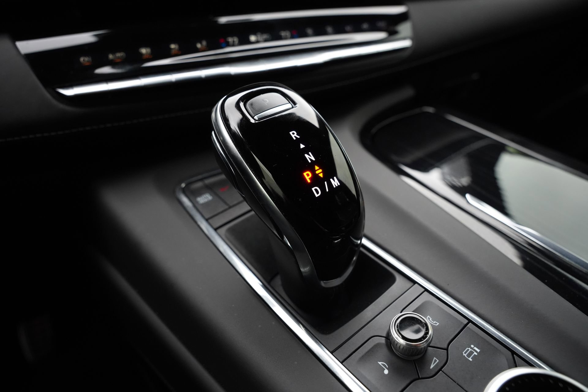 Certified 2024 Cadillac Escalade ESV V w/ Heavy-Duty Trailer Package image 14