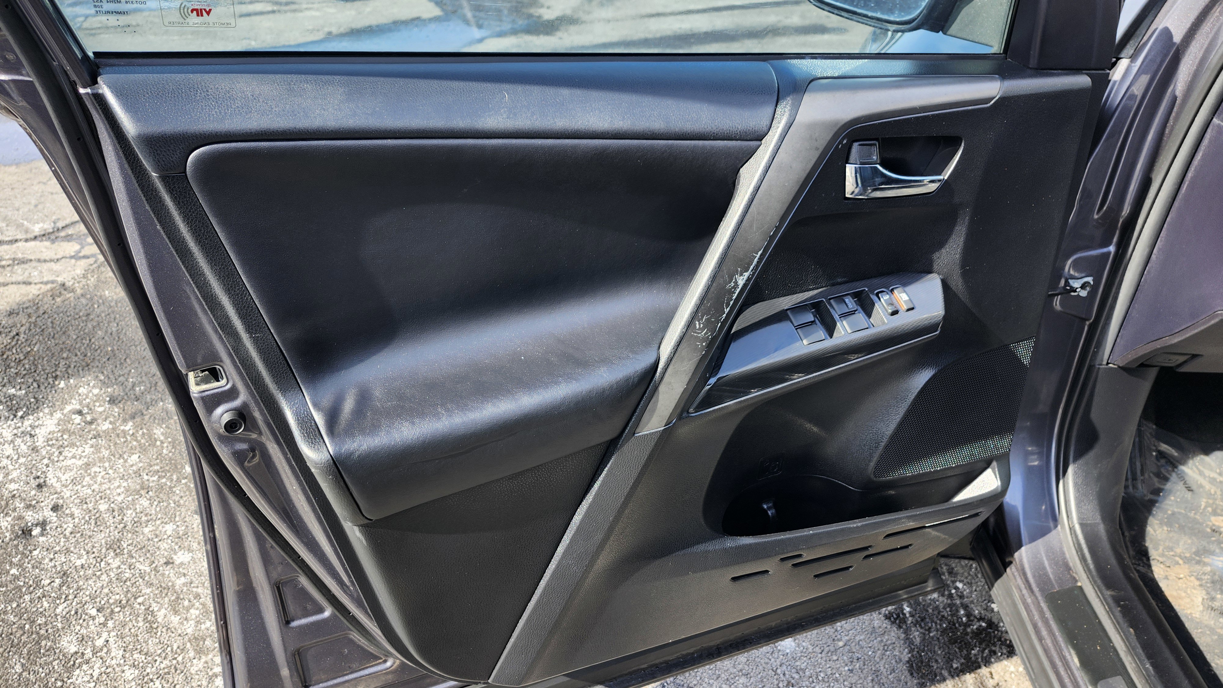 Used 2016 Toyota RAV4 SE image 23