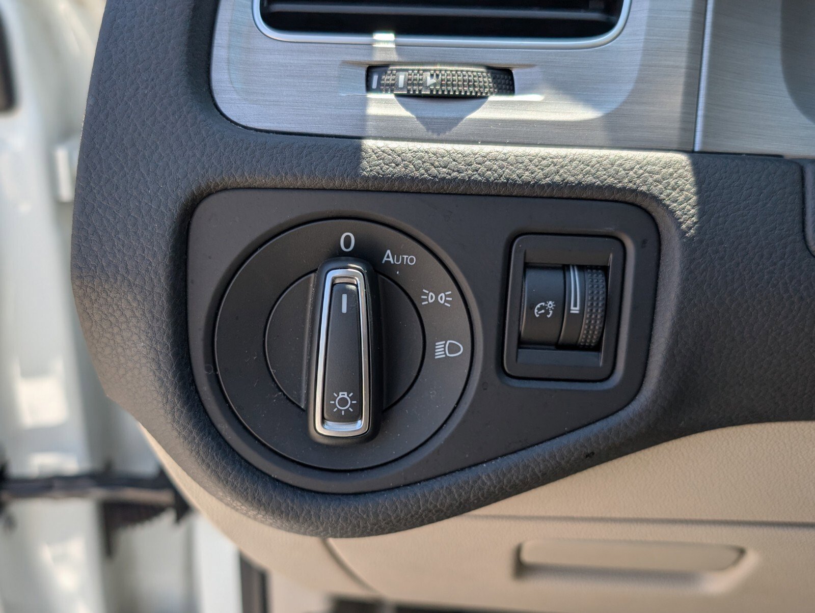 Used 2017 Volkswagen Golf Wolfsburg Edition image 34