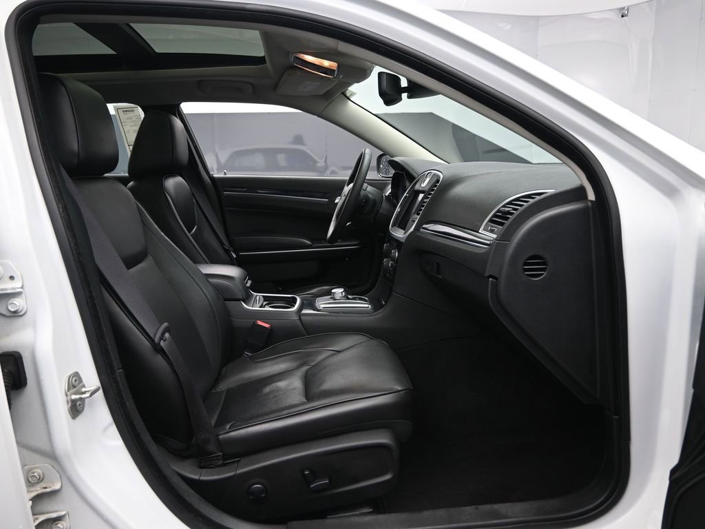 Used 2023 Chrysler 300 Touring L w/ Popular Equipment Group image 33