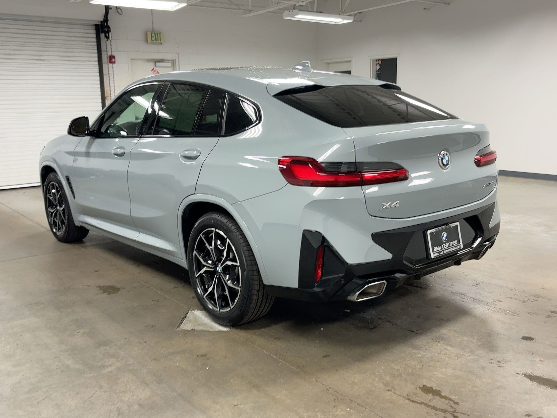 Certified 2025 BMW X4 xDrive30i image 3