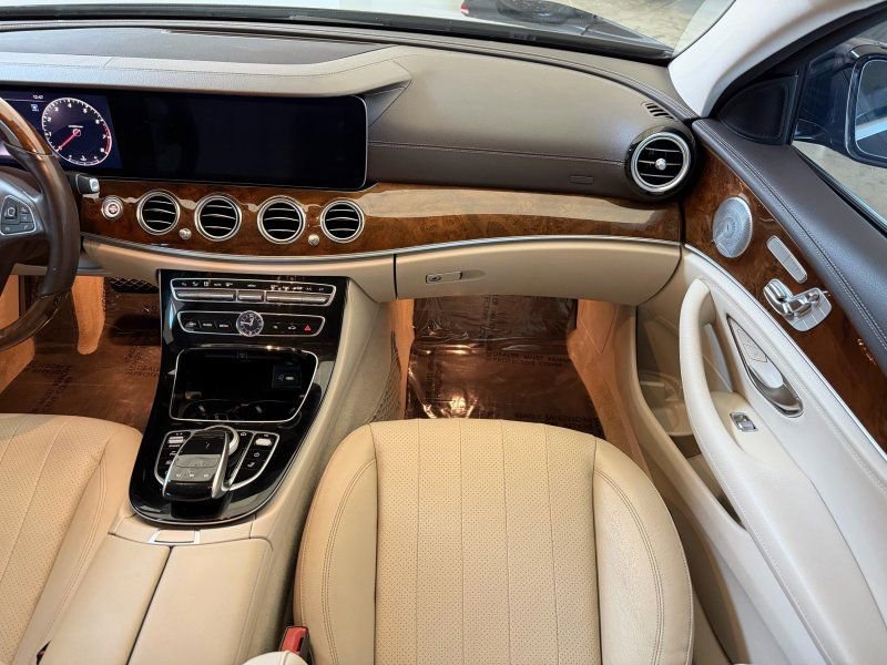 Used 2018 Mercedes-Benz E 400 4MATIC Wagon w/ Premium 2 Package image 19