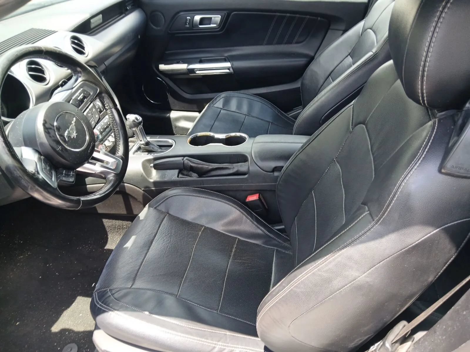 Used 2019 Ford Mustang Premium RWD image 4