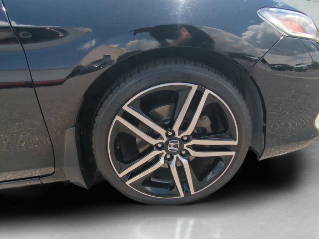 Used 2016 Honda Accord Touring image 28
