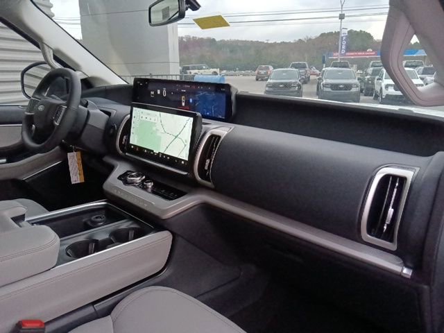 New 2025 Ford Expedition Active image 35