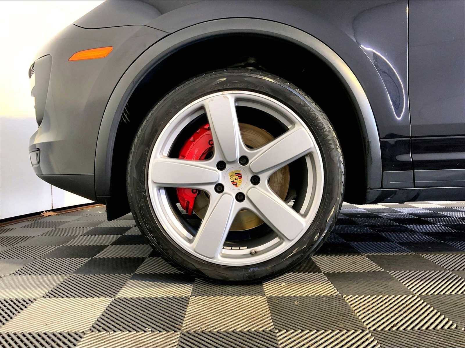Used 2015 Porsche Cayenne Turbo AWD/4WD image 11