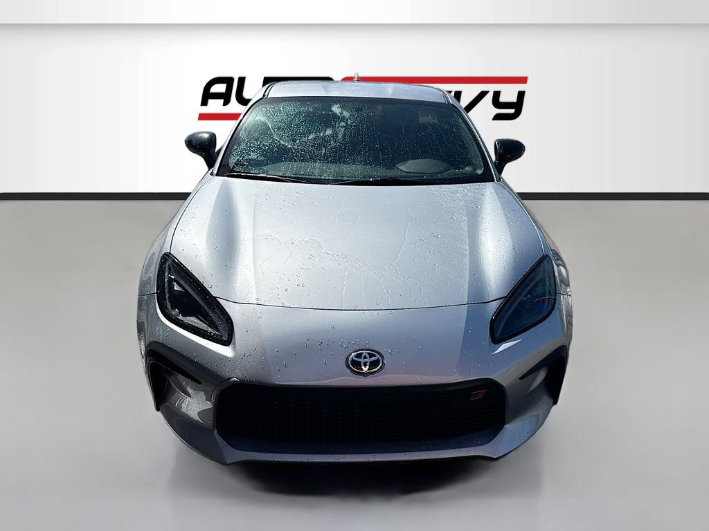 Used 2025 Toyota GR86 w/ ALL Weather Mat Package (TMS) RWD image 2