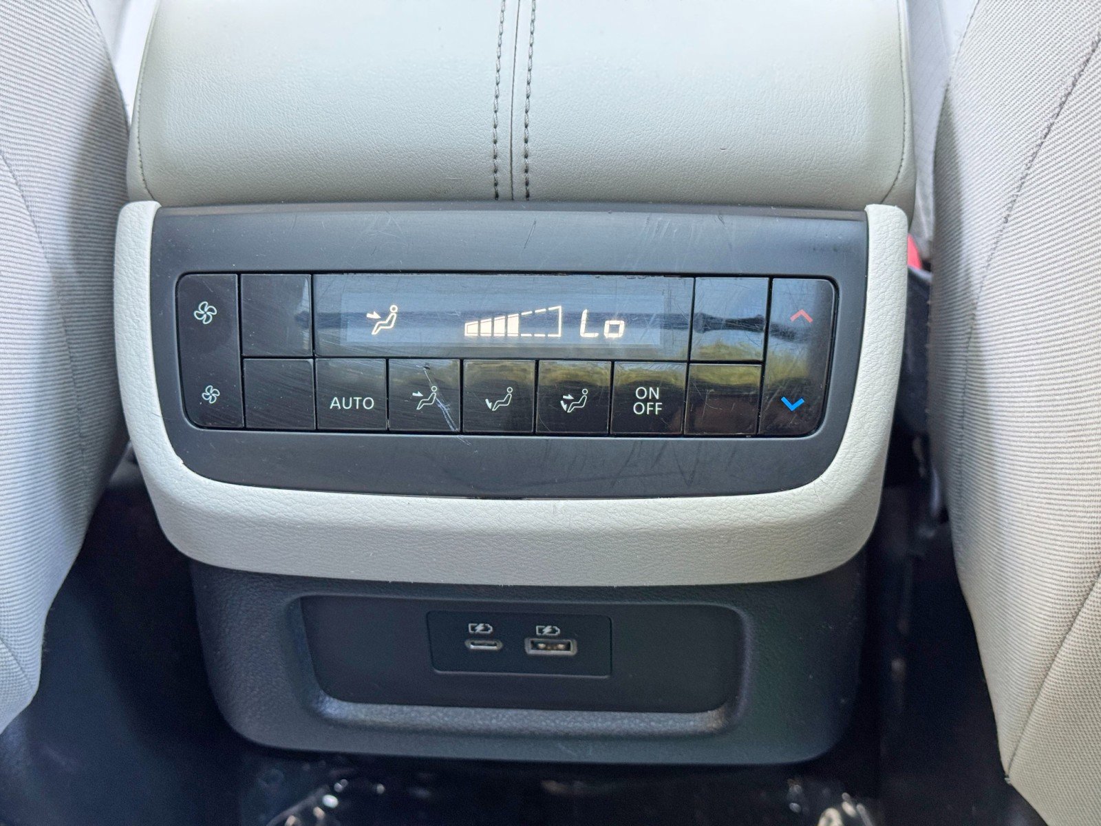 Used 2022 Nissan Pathfinder SV w/ SV Premium Package image 31