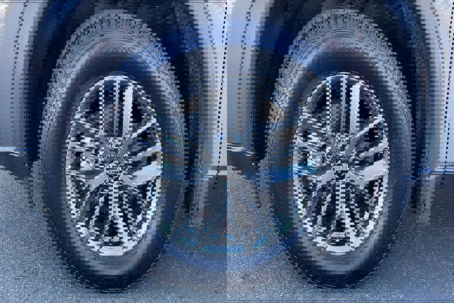 Used 2023 Nissan Rogue S image 12