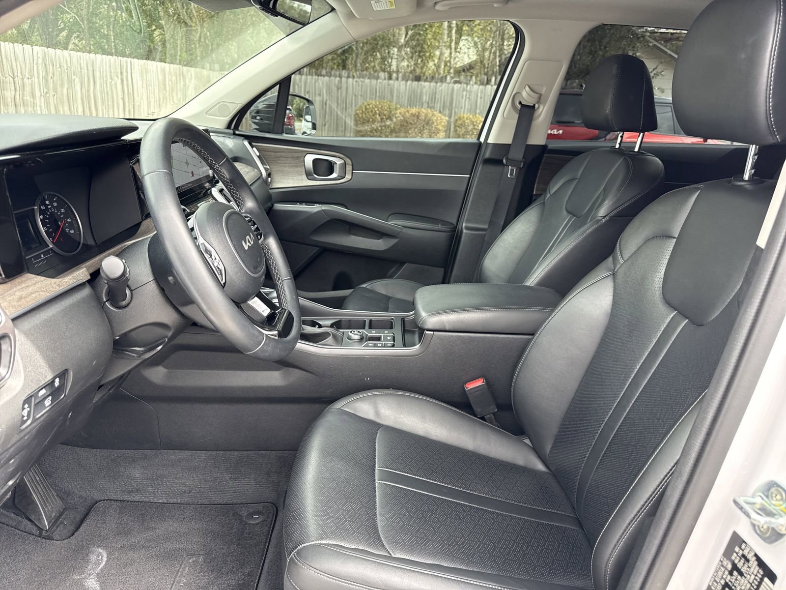 Used 2022 Kia Sorento EX w/ Panoramic Sunroof Package image 9