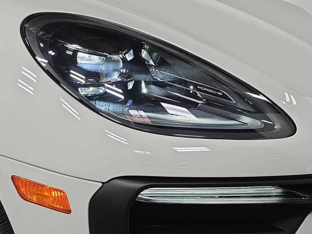 Certified 2025 Porsche Macan AWD/4WD image 12