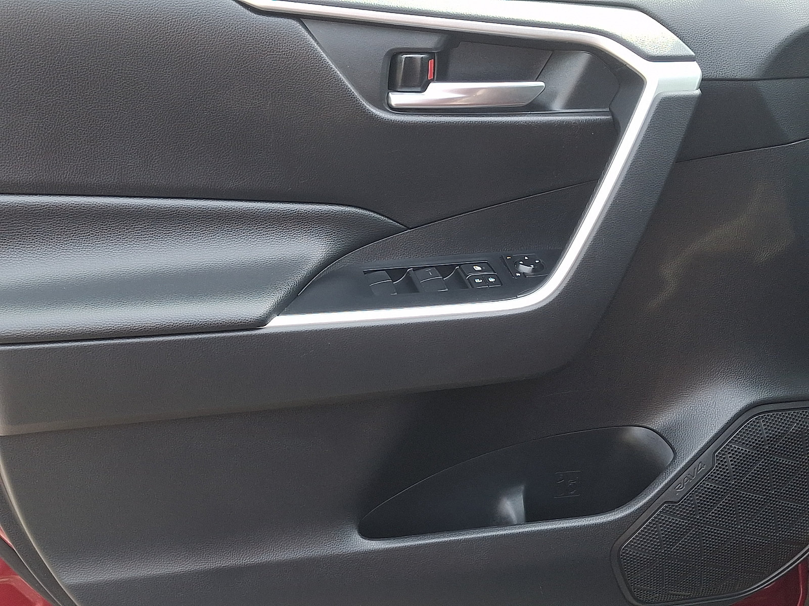 Used 2020 Toyota RAV4 XLE w/ Convenience Package AWD/4WD image 13