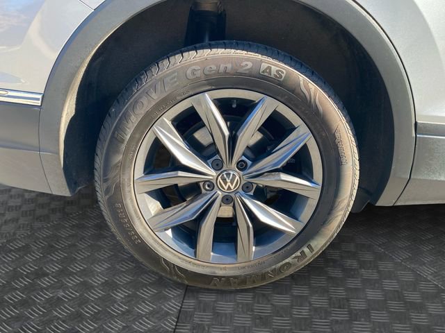 Used 2022 Volkswagen Tiguan SE image 37