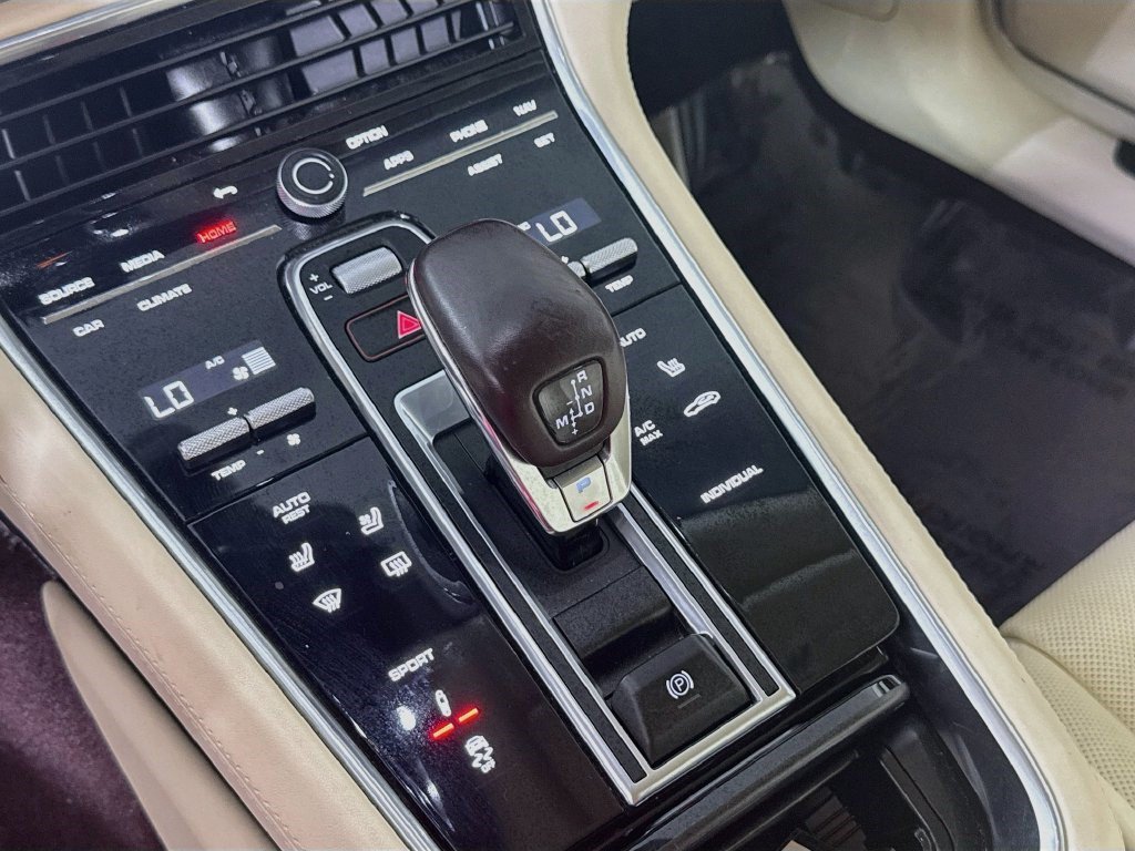 Used 2023 Porsche Panamera 4 Platinum Edition AWD/4WD image 19