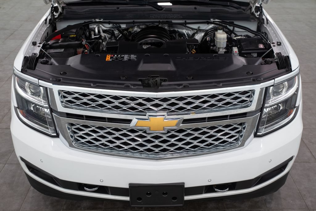 Used 2018 Chevrolet Suburban LT w/ LT Signature Package AWD/4WD image 3